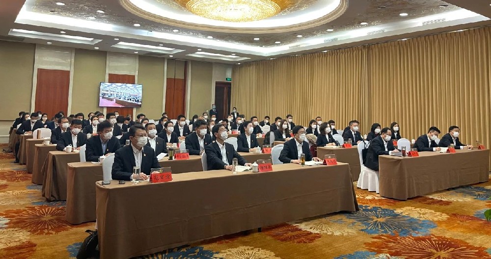 市土地發(fā)展集團組織收看全市提升干部執(zhí)行力動員大會